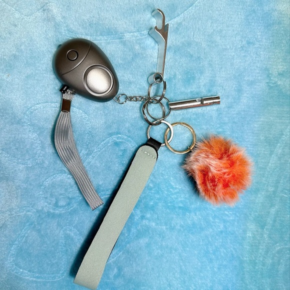 Keychain!!! Emergency basic self defense kit!!! - Picture 4 of 9